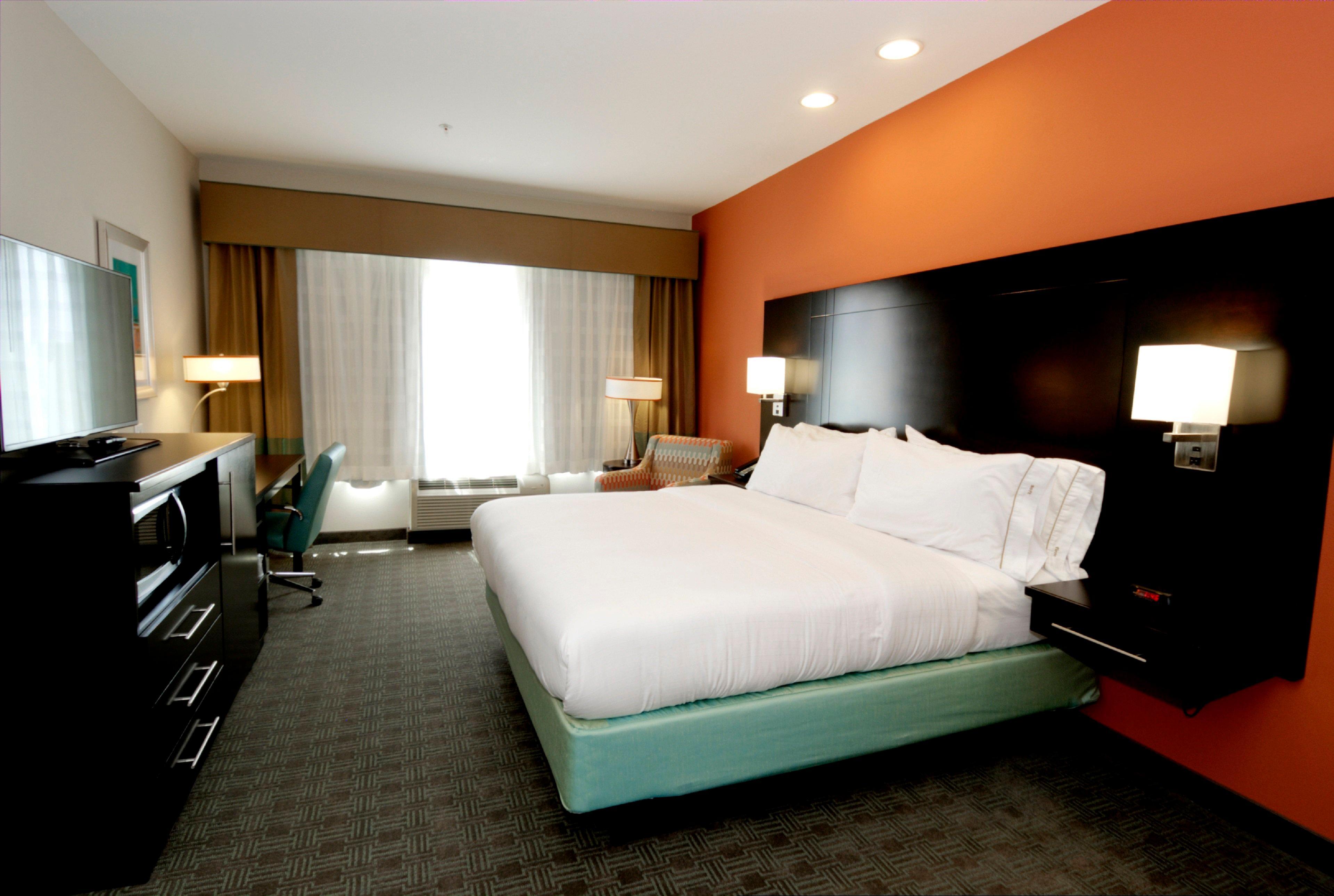 Holiday Inn Express & Suites Austin South By Ihg Exterior photo