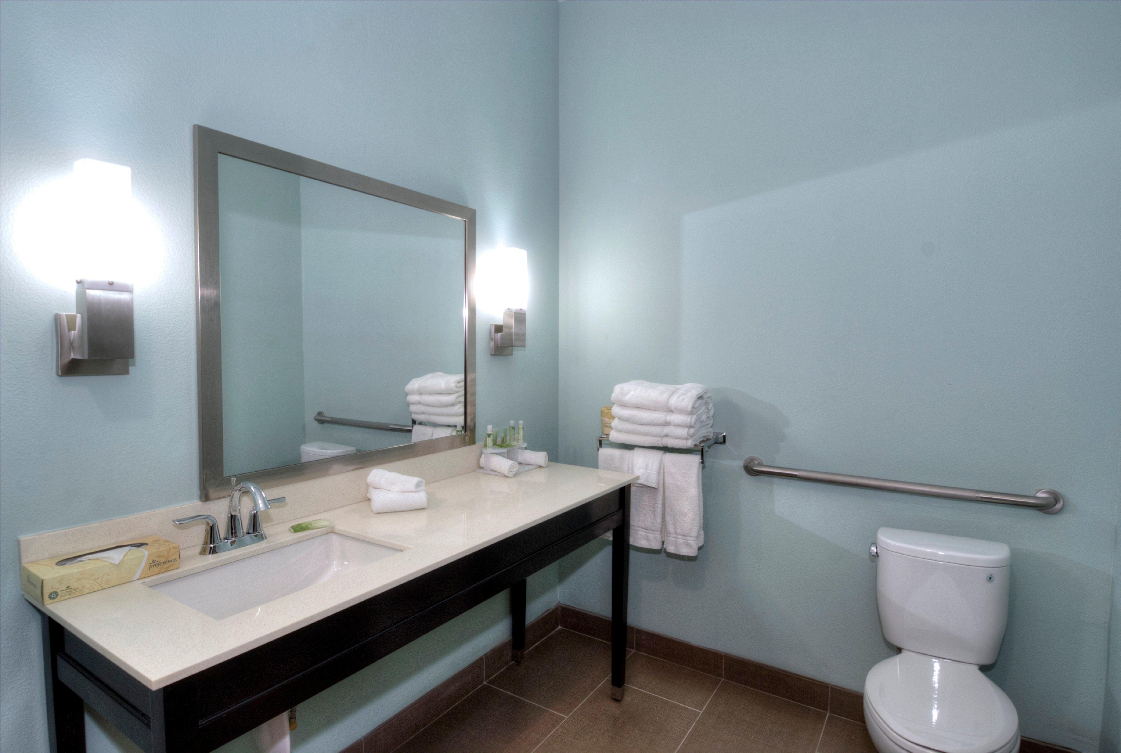 Holiday Inn Express & Suites Austin South By Ihg Exterior photo