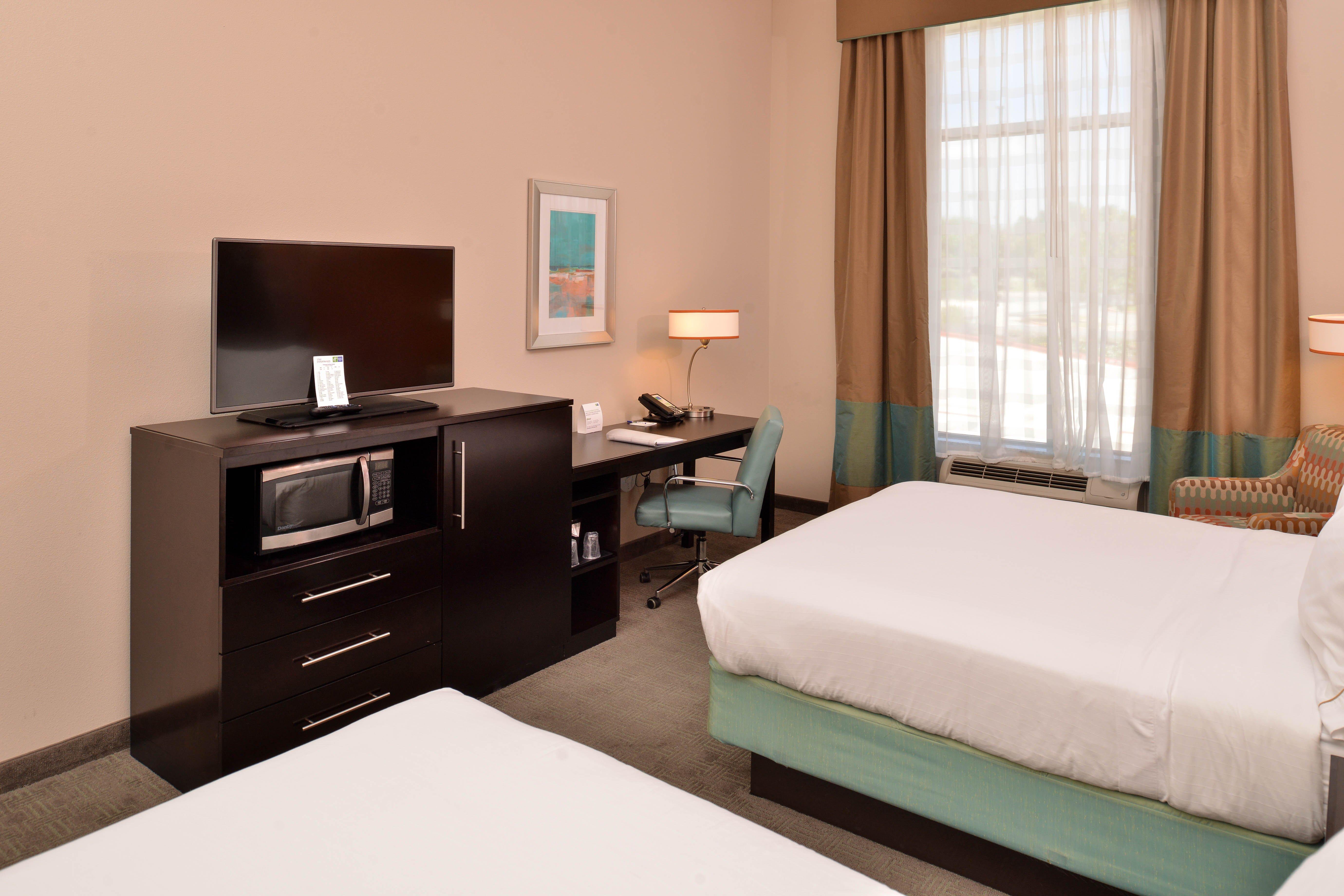 Holiday Inn Express & Suites Austin South By Ihg Exterior photo