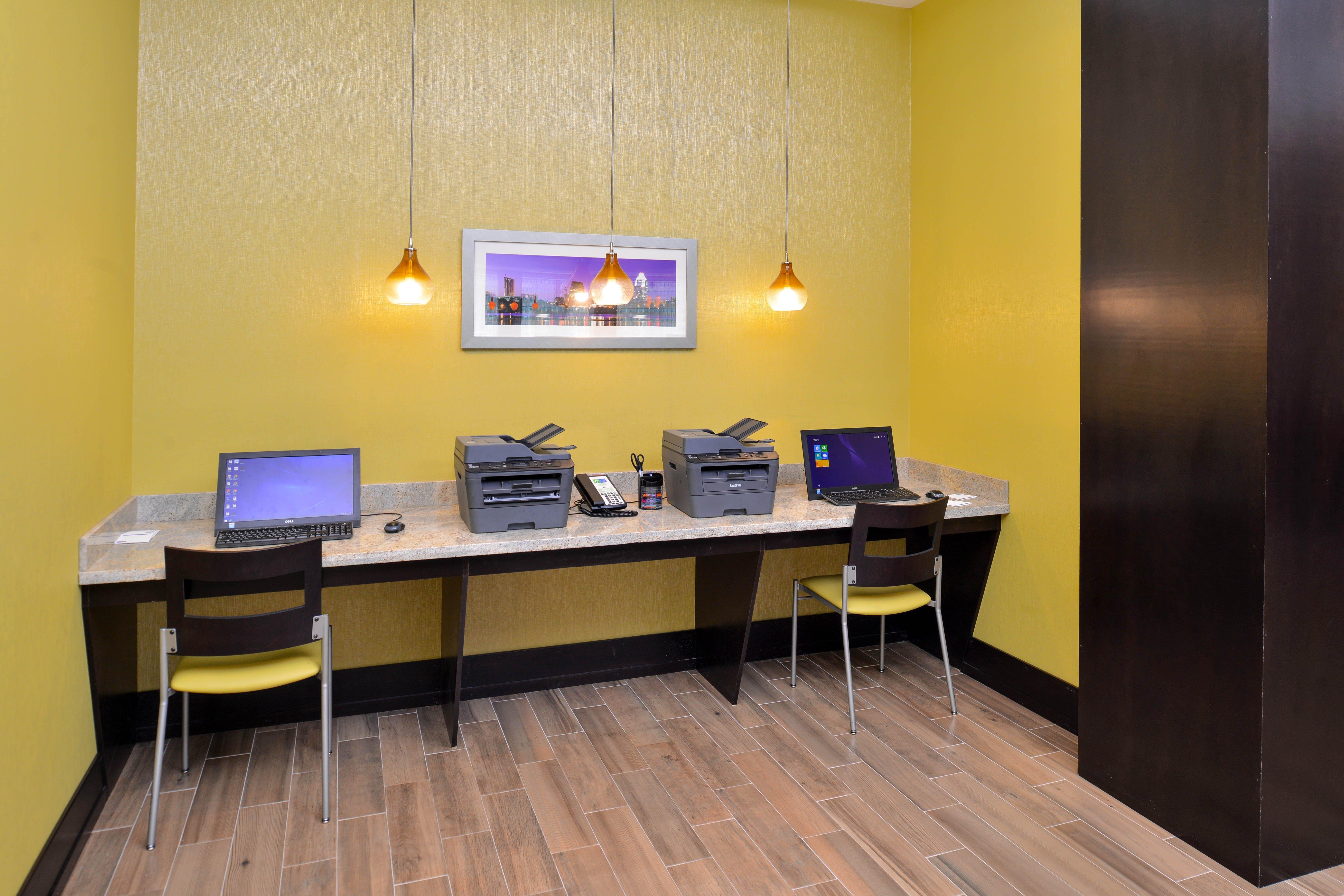 Holiday Inn Express & Suites Austin South By Ihg Exterior photo