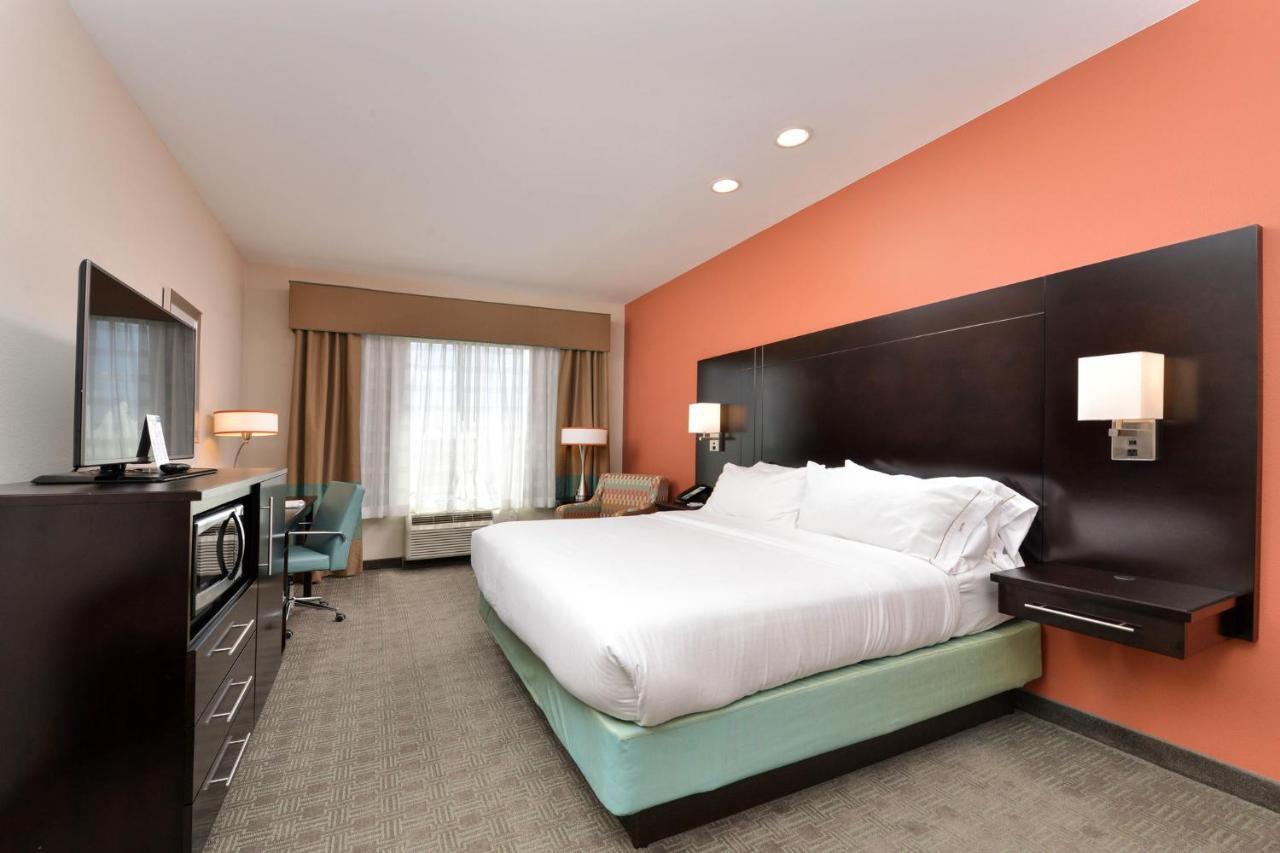 Holiday Inn Express & Suites Austin South By Ihg Exterior photo
