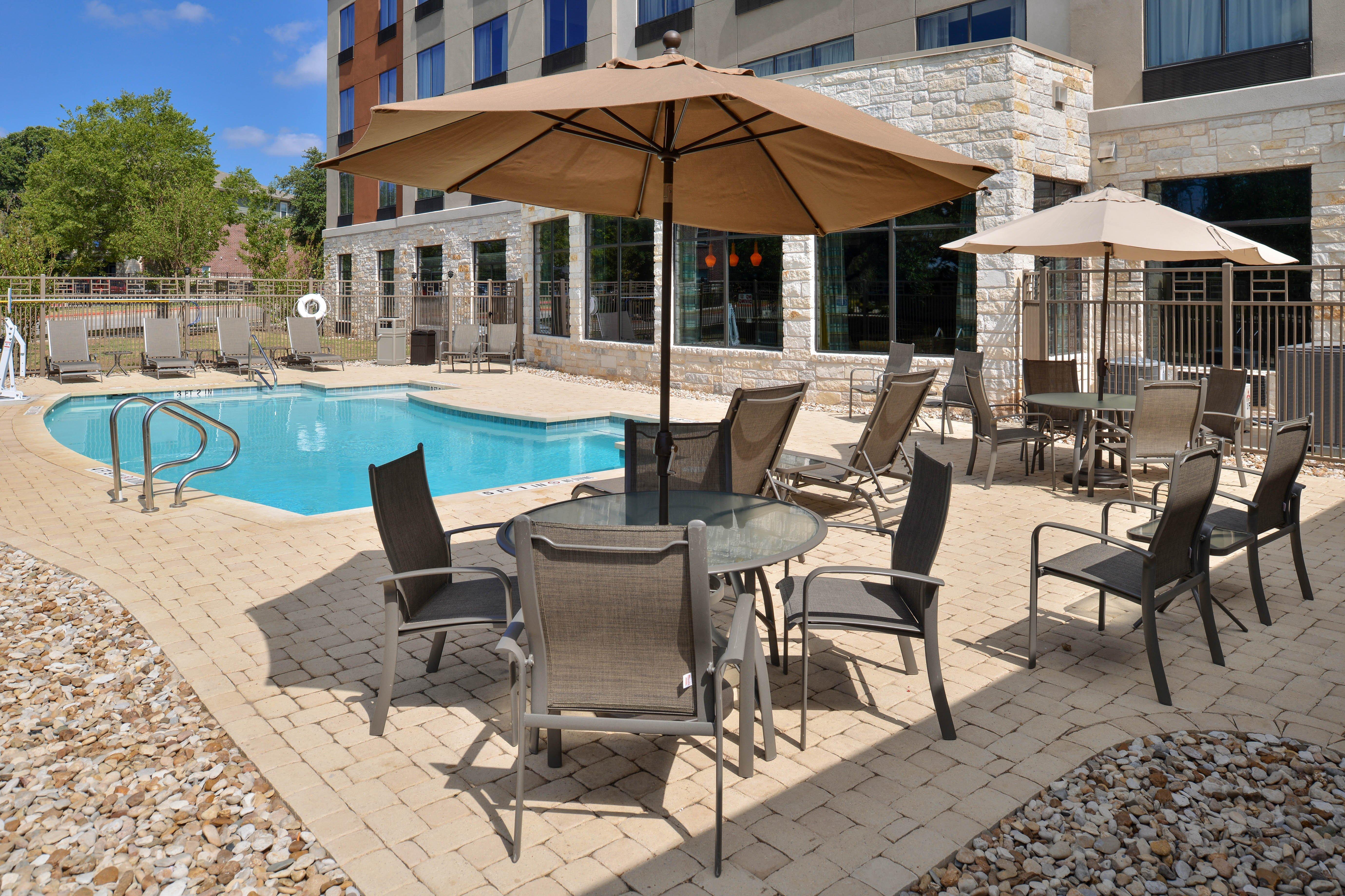Holiday Inn Express & Suites Austin South By Ihg Exterior photo