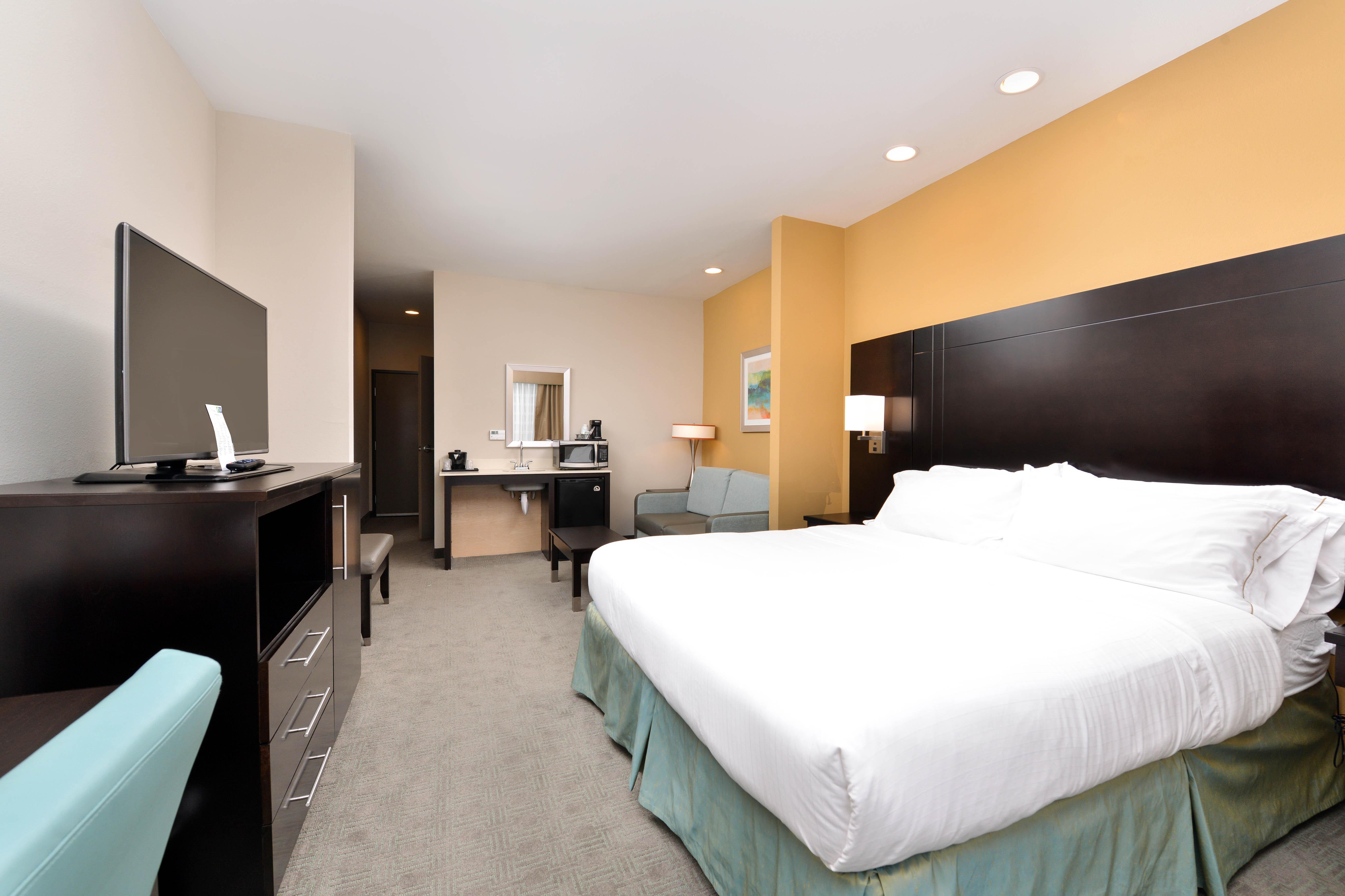 Holiday Inn Express & Suites Austin South By Ihg Exterior photo