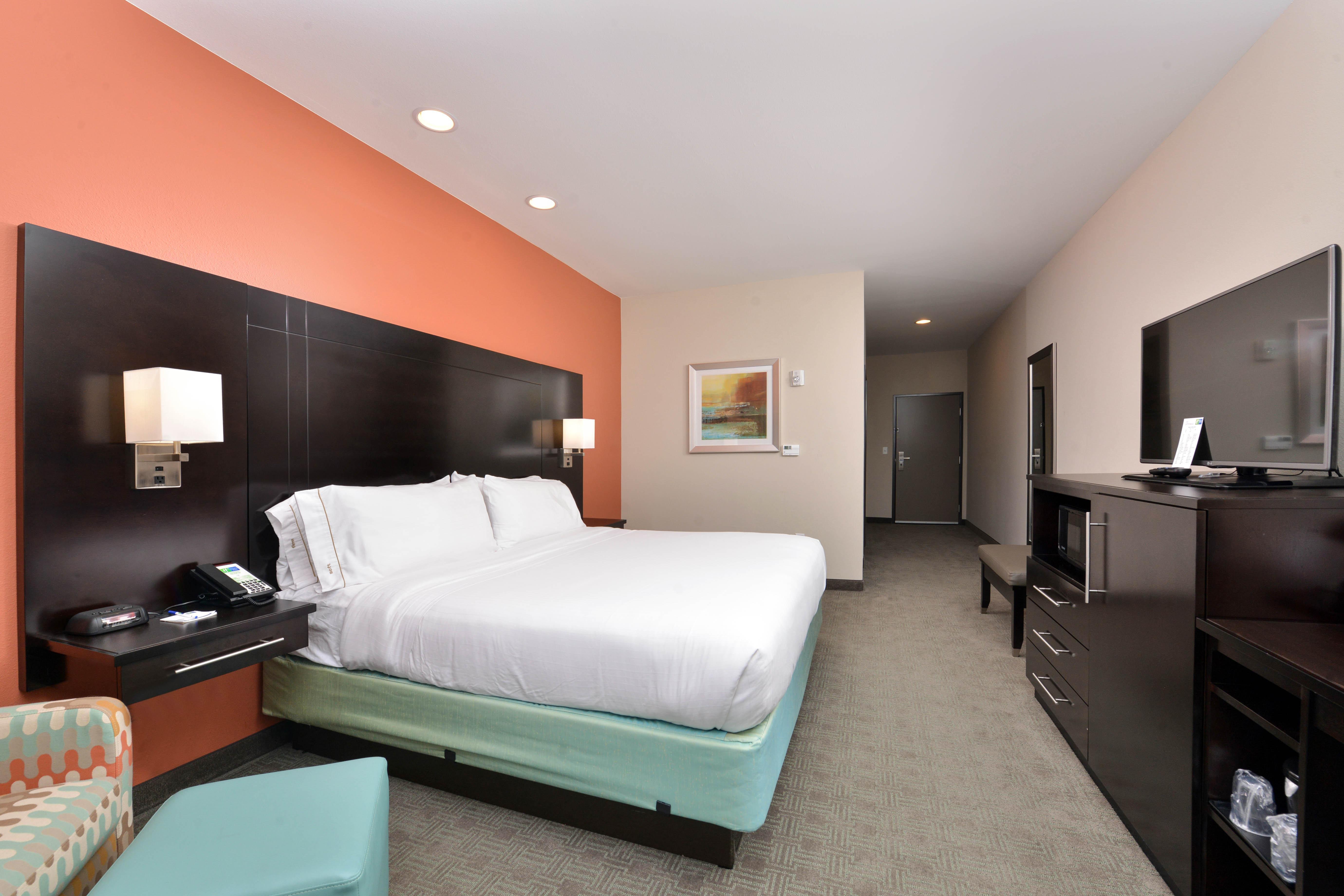 Holiday Inn Express & Suites Austin South By Ihg Exterior photo