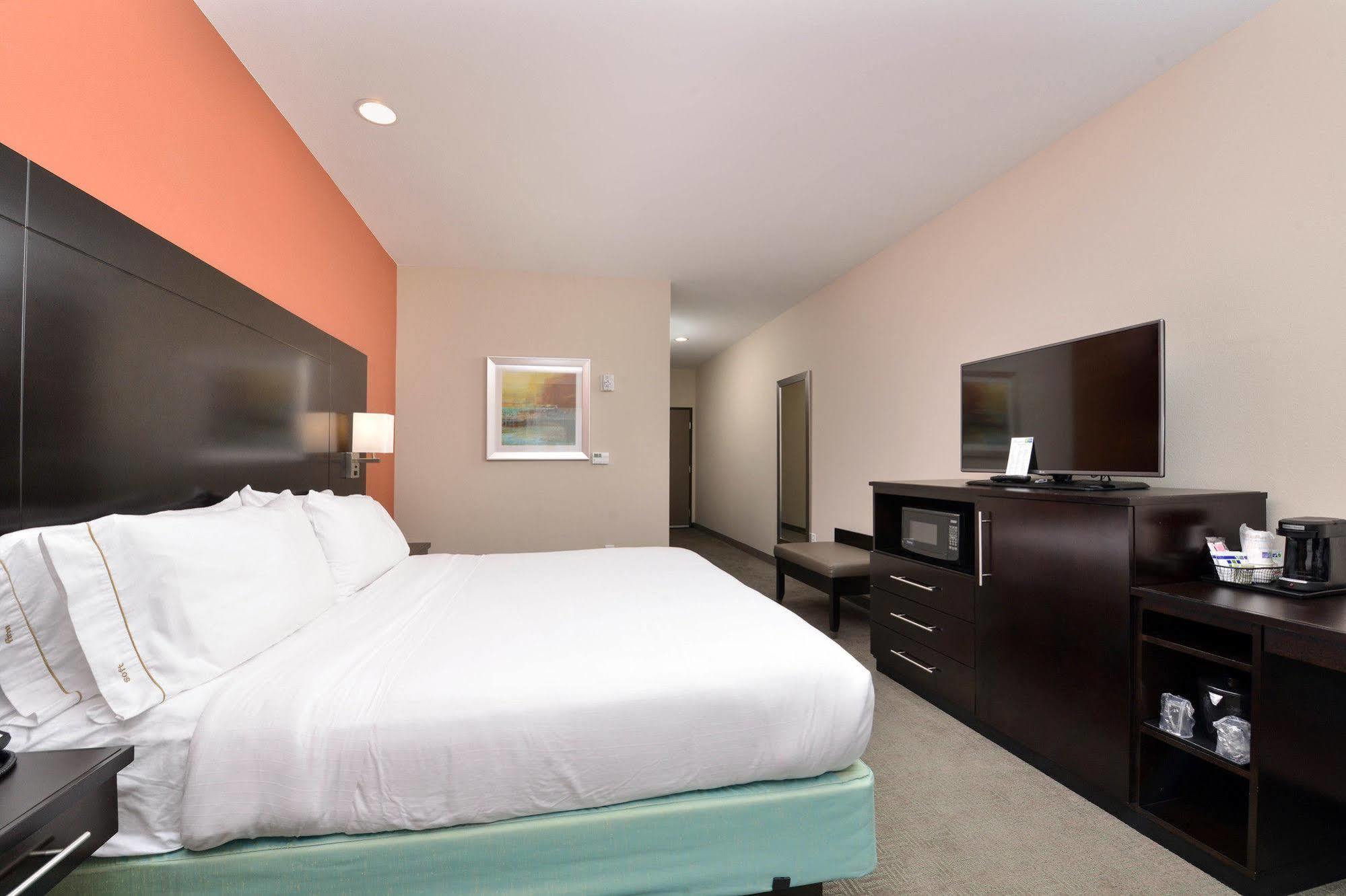 Holiday Inn Express & Suites Austin South By Ihg Exterior photo