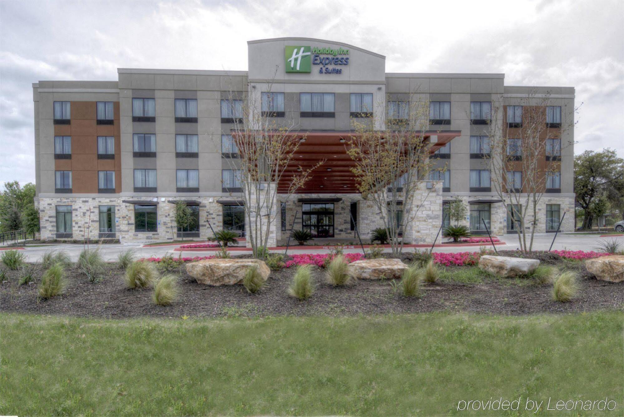 Holiday Inn Express & Suites Austin South By Ihg Exterior photo